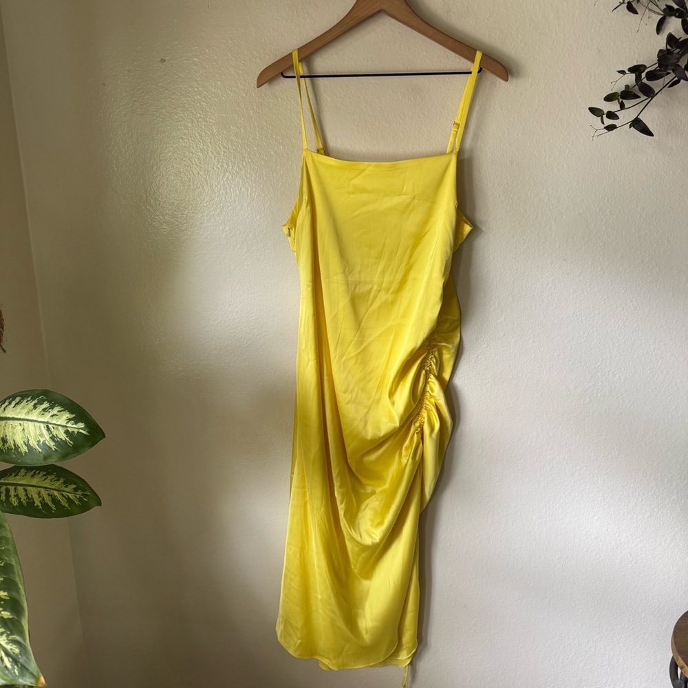 Lulus | Bonafide Babe Yellow Satin Sleeveless Ruched Midi Dress - Picture 2 of 8